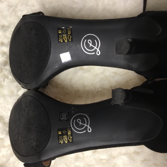 Chinese Laundry Black Suede Bow Toe Ankle Heels - Picture 6 of 8